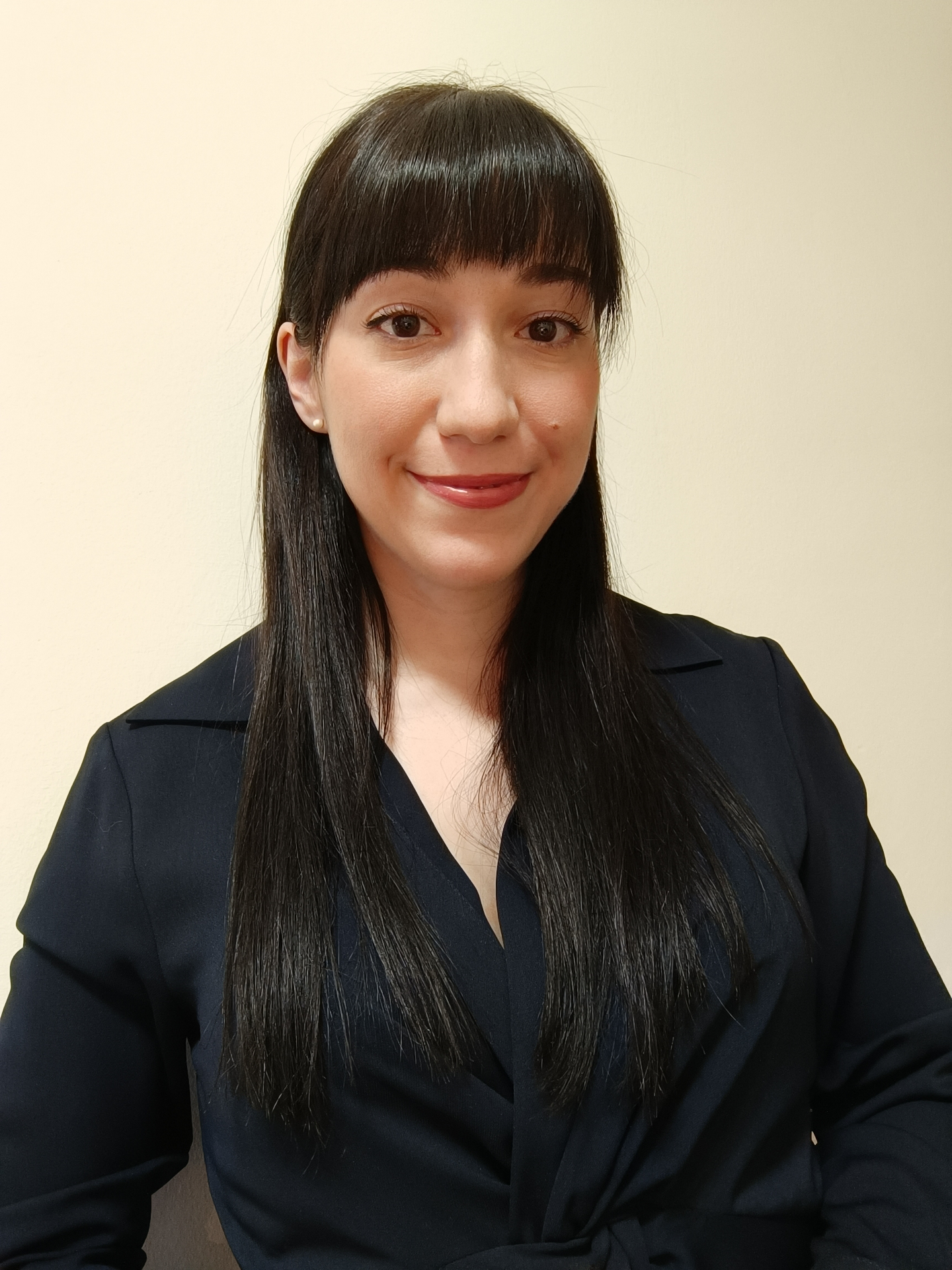 Retrato cercano de Cristina Recobeni, psicóloga general sanitaria